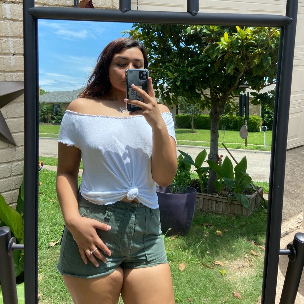 White off the shoulder shirt ☁️